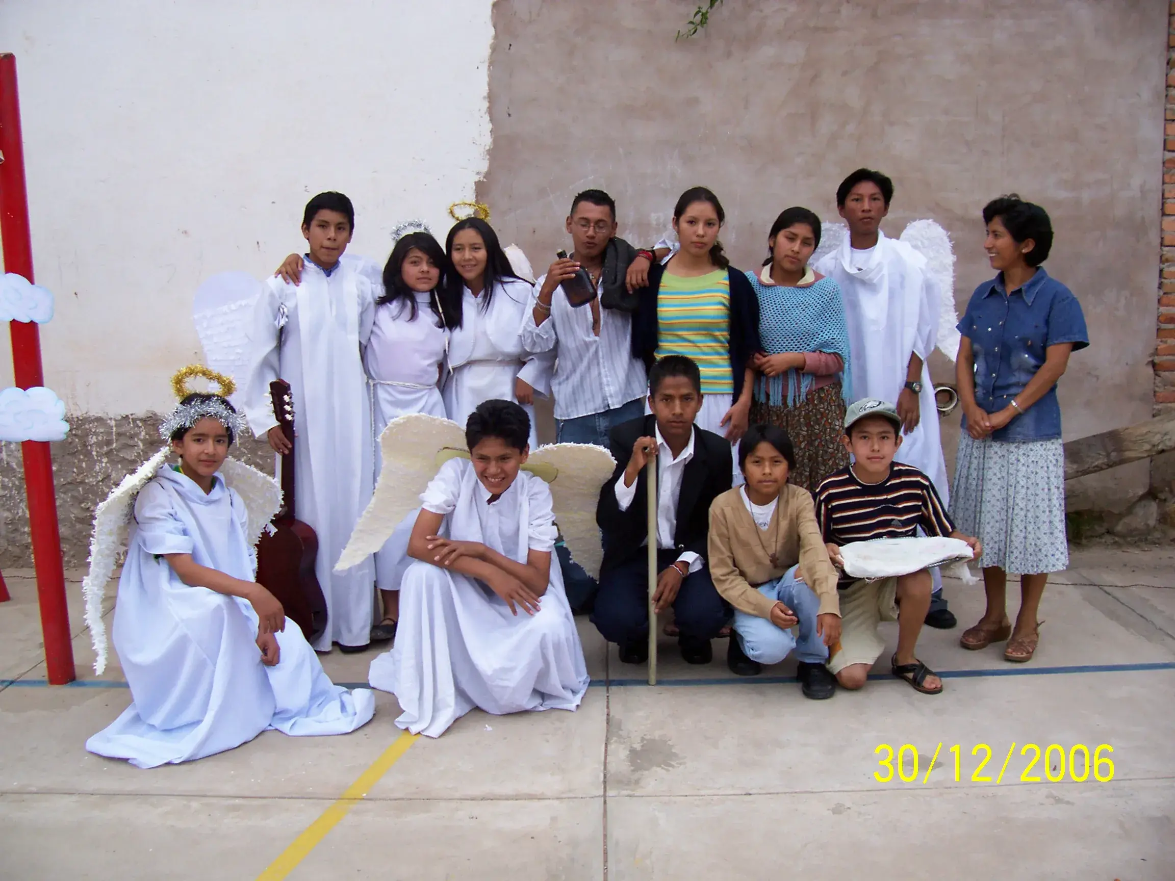 2006 - adoración al niño en la parroquia (3)