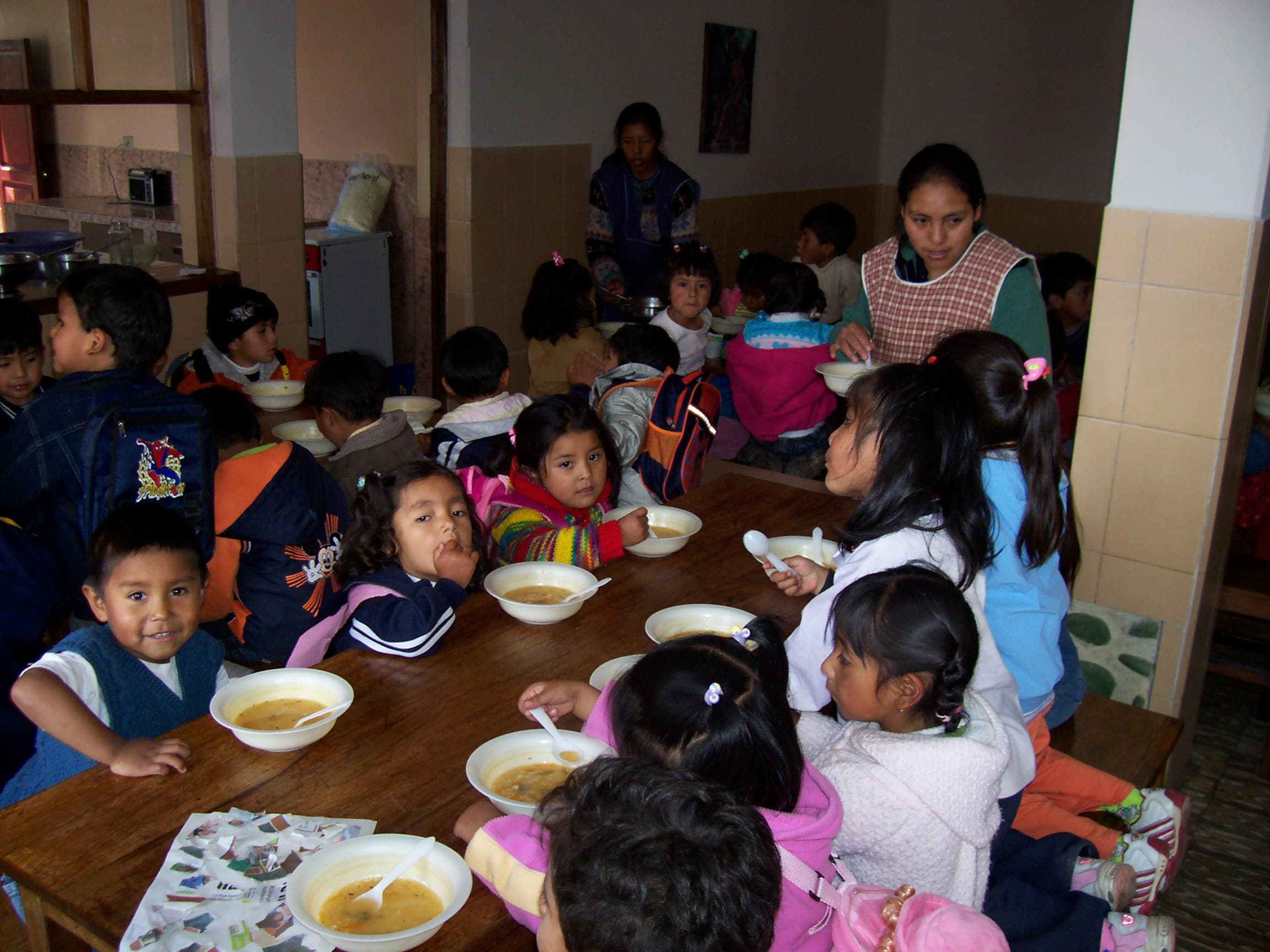 2008 - 6 - mar - niños comedor (1)